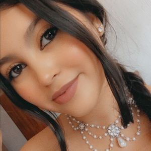 Meet your Posher, Jaqueline